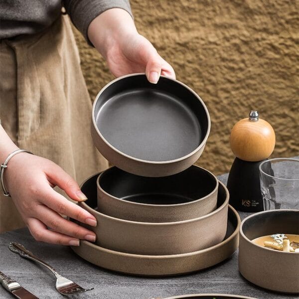 Vintage European Ceramic Round Plate Wholesale - Image 2