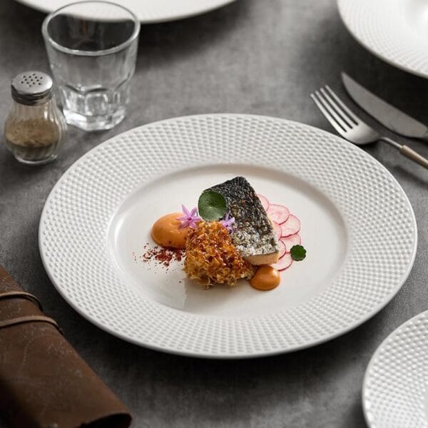 Luxurious White Ceramic Dining Plate Wholesale - Image 4