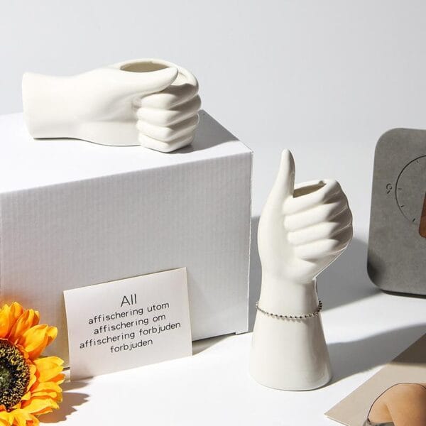 Nordic Human Ceramic Vase Wholesale - Image 2